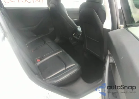 2021 Tesla Model Y Long Range Dual Motor All-Wheel Drive z USA, uszkodzony, nr VIN 5YJYGDEE4MF175885